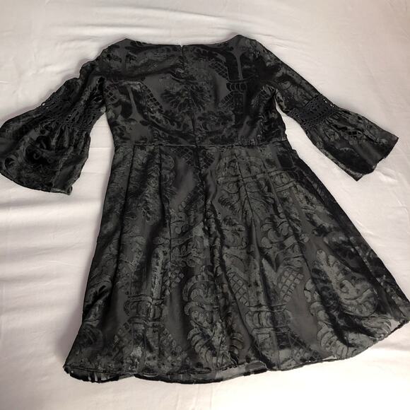 Eliza J Velvet Burnout LBD Women’s Sz 12 Bell Sleeves Cocktail Whimsigoth Dress - Picture 11 of 11